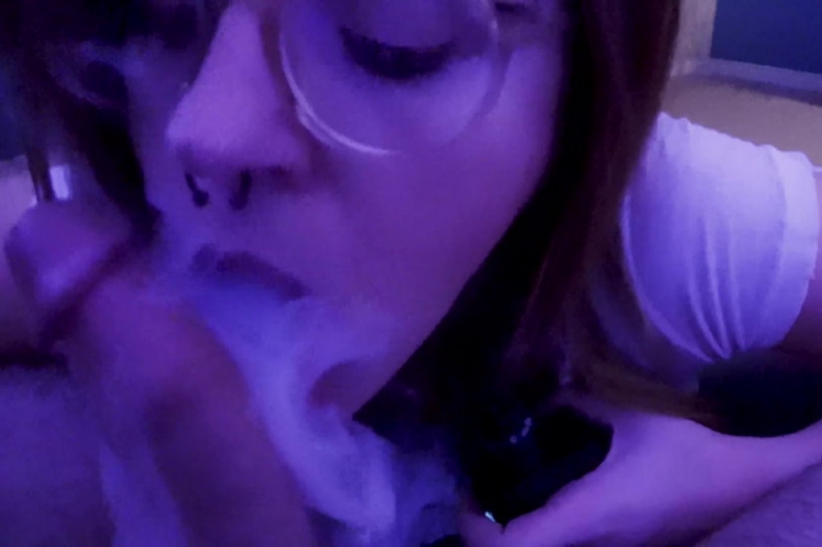 VAPE Blowjob Slut Eats Cum off Couch Jessie Wolfe