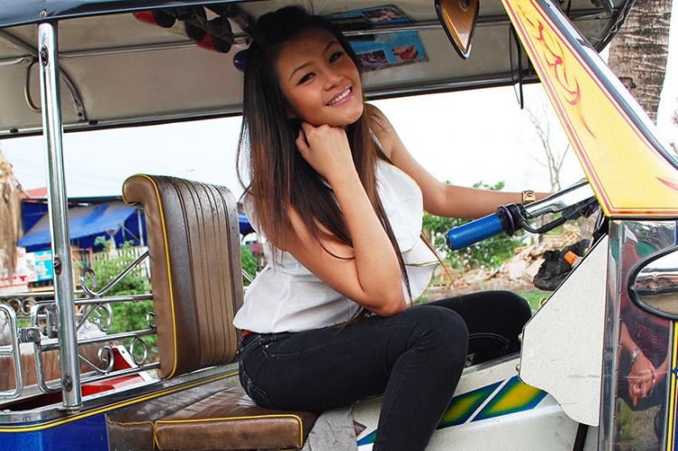 Hottest Asian Babe Ever Picked Up On Tuktuk Patrol!