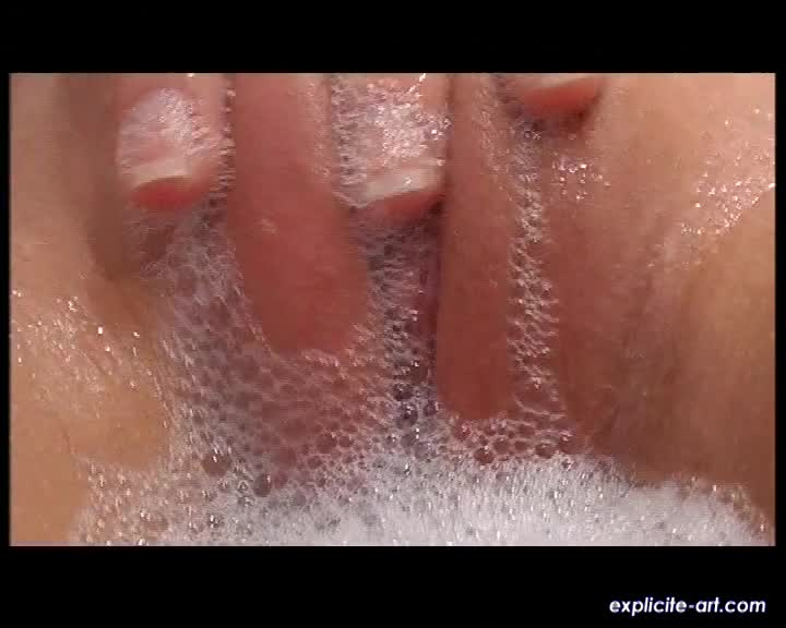 Erotic video of a French teen masturbating and bathing in the morning