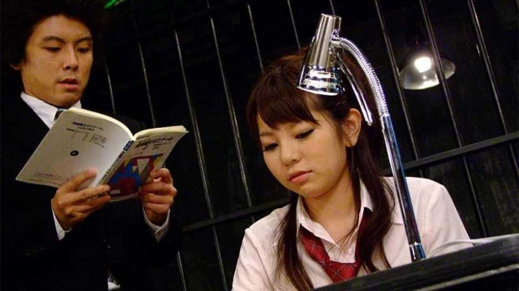 Yu Ayana thinks she is meeting a tutor after class to help her study
