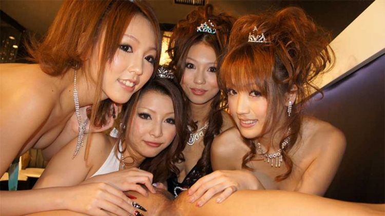 Karin, Saki, Shiho and Yuki are having fun in the night club