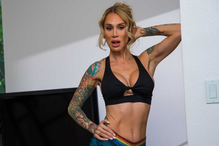 Sexy Sarah Jessie Has An Intense Workout With Her Husband's Trainer