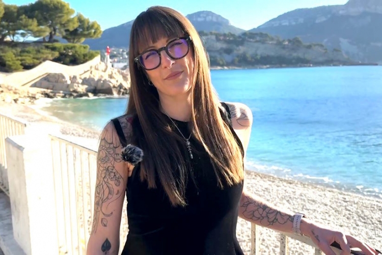 Lady, 37 years old, tattoo artist in La Ciotat!