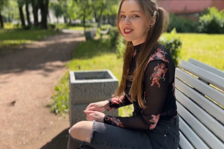 Invited Home And Fucked a Cute Student Girl Feeding Birds