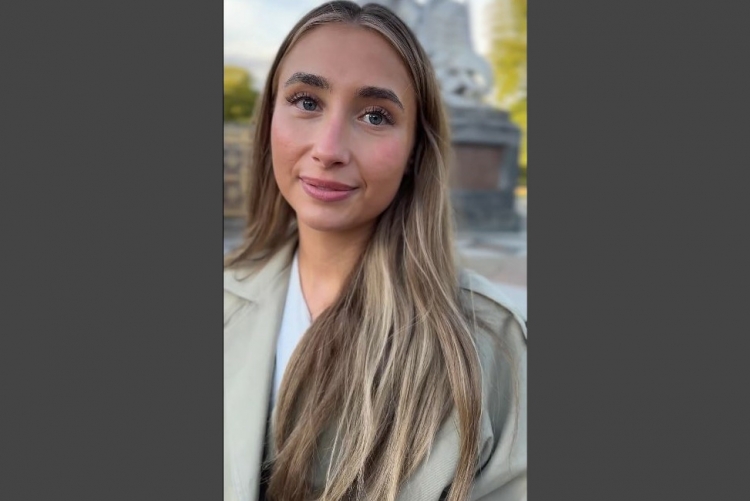 Lily Lights Up London