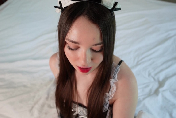 Maid Offered Extra Cash for Anal... and She Said Yes