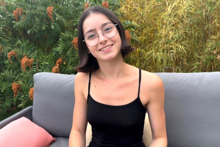 Penelope, 19, Gives The Best Of Herself
