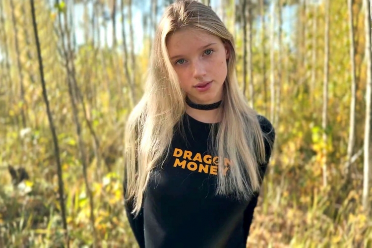 I Fucked A Slutty Blonde Hard In The Forest And Came In Her Mouth