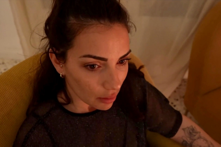 Alice Plays With Her Desires...