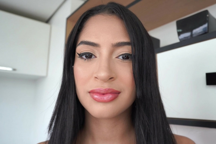 21y Old Brazilian Beauty, Luna Crystal Introduced To Big Cock & Tries Anal, OB581