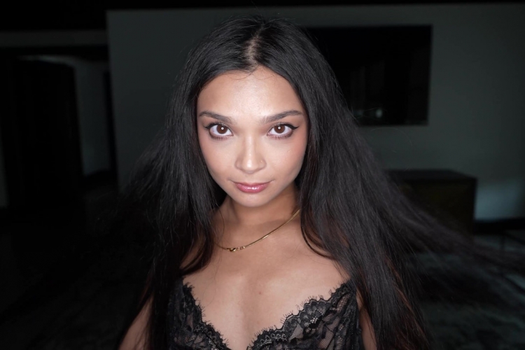 Young Brunette with a Great Figure Loves to Suck and Get a Facial