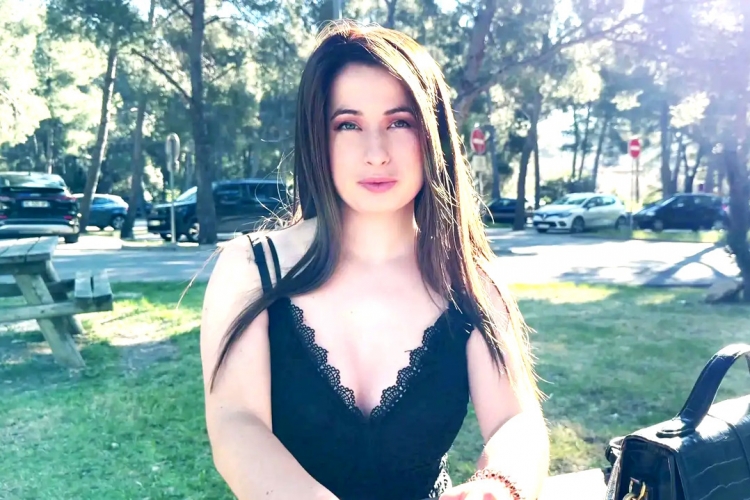 Paola 25, Dreamed Of Being Surrounded By Two Guys