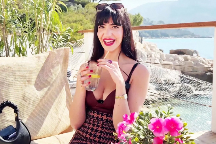 Lola, 25, Takes On A Challenge That Impressed Her...