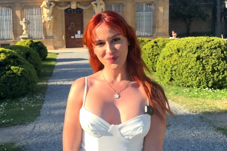 26, Wants A Massage... And A Threesome!