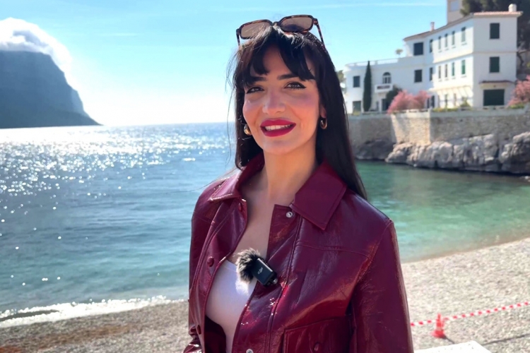 Lola, 25 Years Old, from Nice